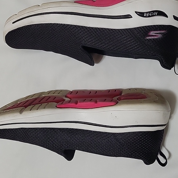 Skechers arch fit support shoes - Picture 2 of 3